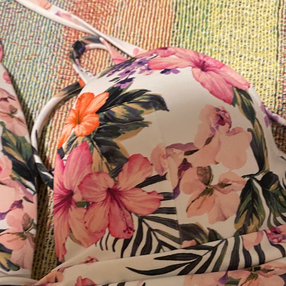 Floral and Leopard Print Bikini Tops Bundle of (6) - Picture 3 of 7